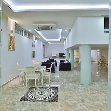 Linda Class Hotel