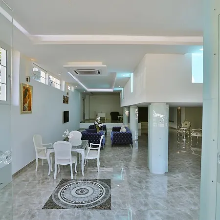 Hotel Linda Class Kas